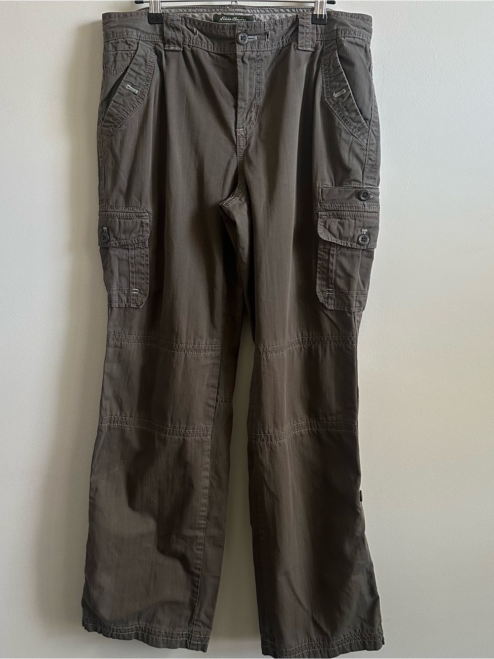 Vintage Women’s Eddie Bauer Cargo Pants in Olive Brown